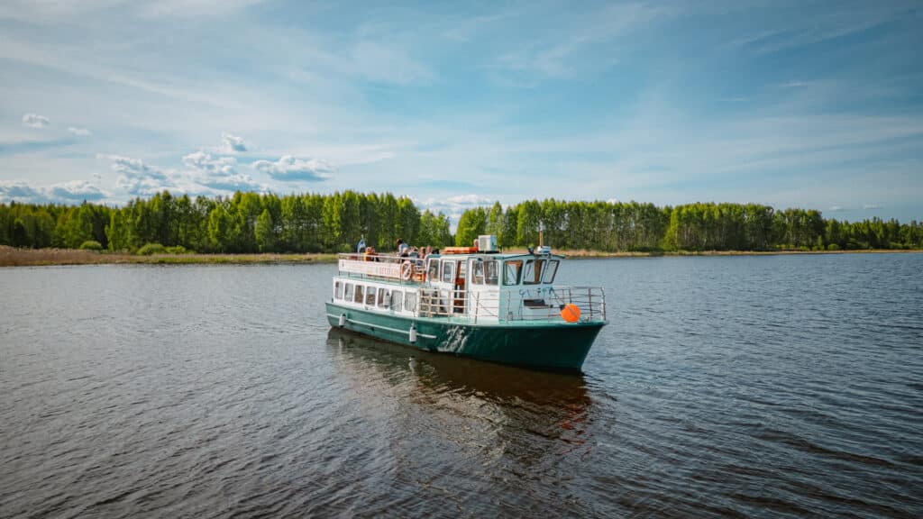 Motor vessel M/L Maar' a