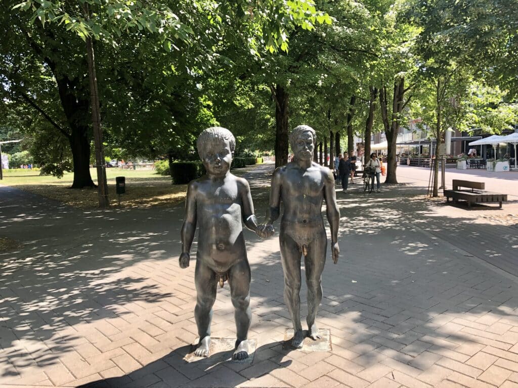 skulptuur-isa-ja-poeg-008-visit-estonia