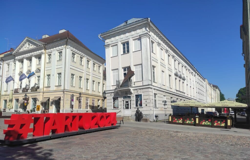 skulptuur-maanaised-006-visit-estonia