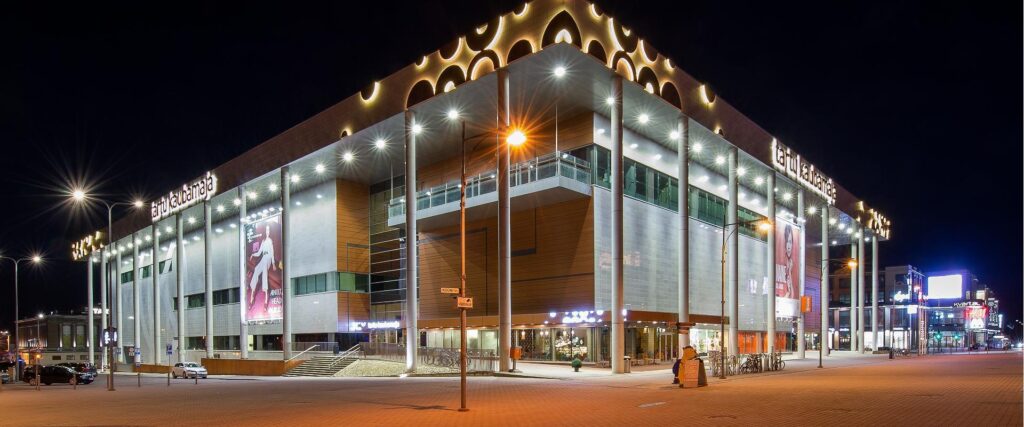 Tartu Kaubamaja at night