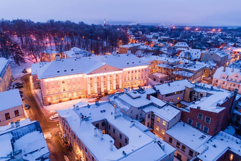 The University of Tartu's main building with Christmas lights