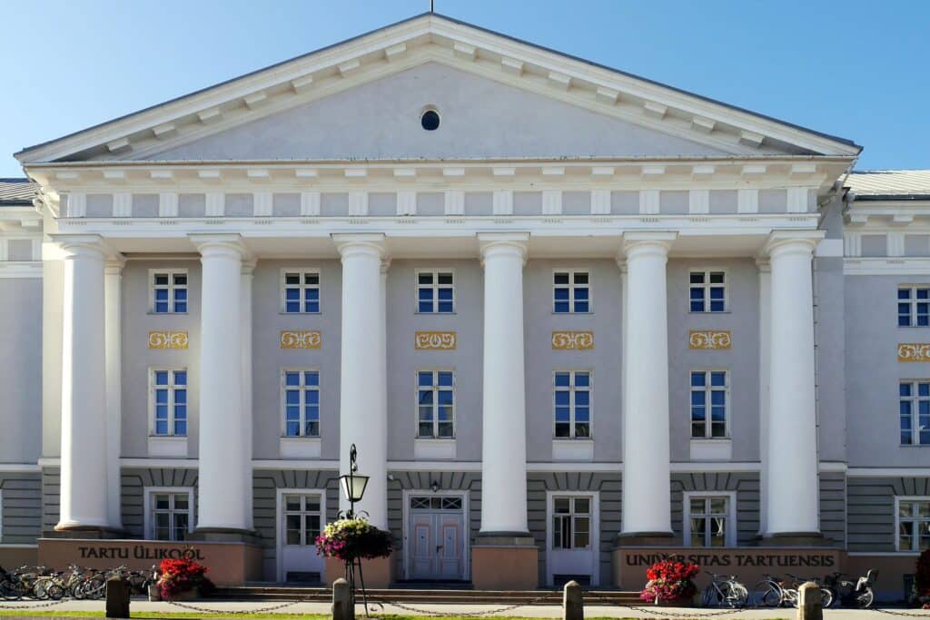 tartu-ulikooli-peahoone-004-visit-estonia