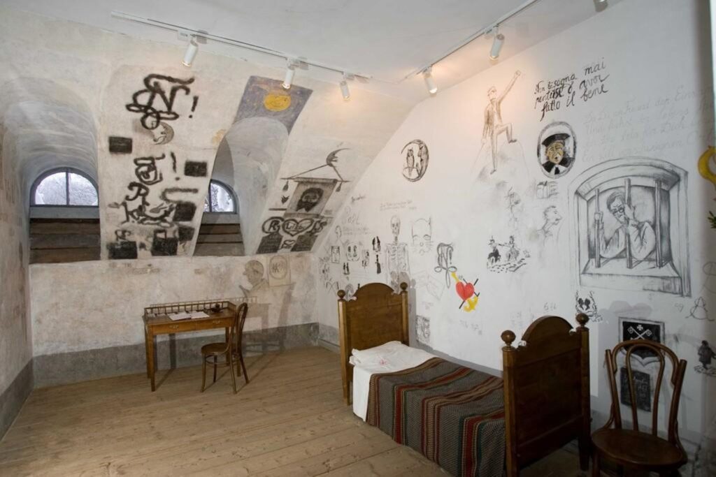 tartu-ulikooli-peahoone-009-visit-estonia