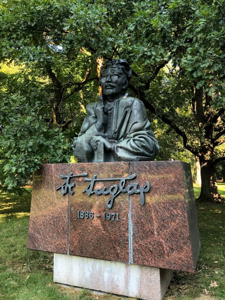 tuglas-kirjandus-tartu-monument-kuju-eesti-2