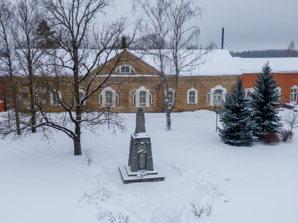 vabadussoja-malestussammas-rongus-004-visit-estonia