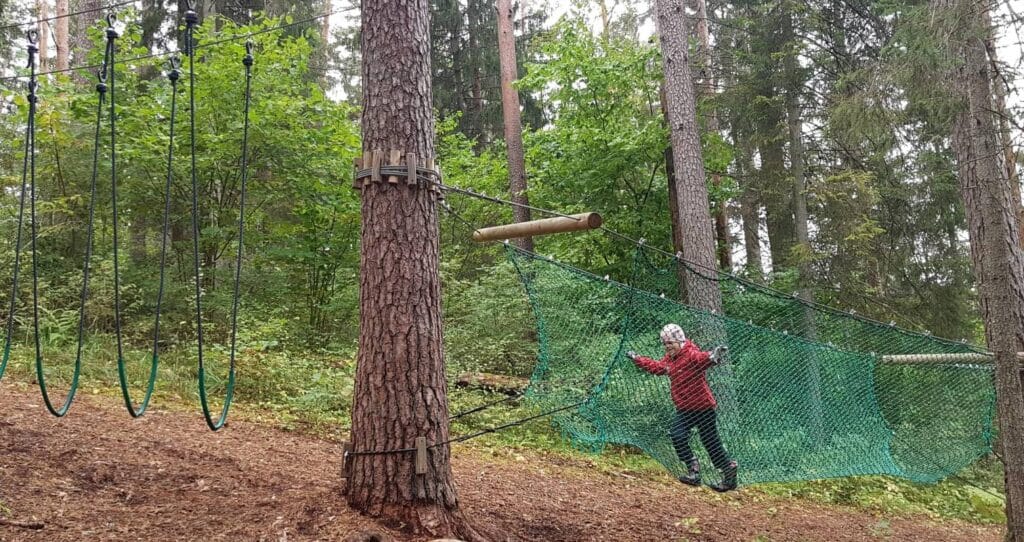 vitipalu-adventure-park-witch-house-track-visitestonia