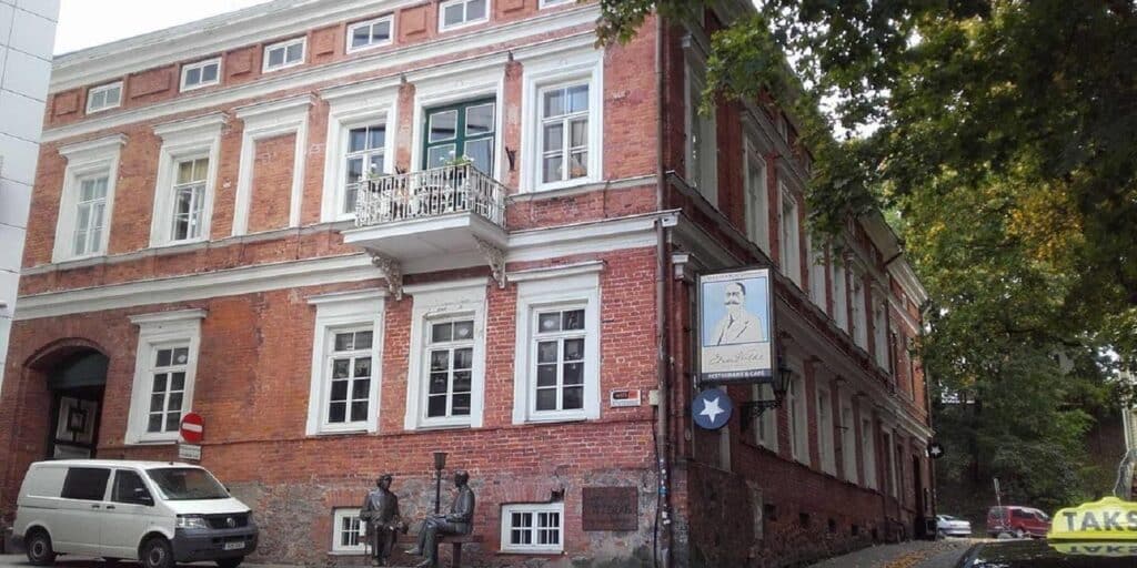 wilde-vilde-sculpture-visitestonia