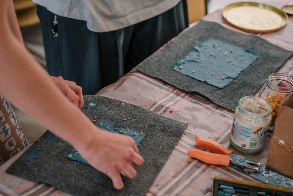 kasitoopaberi-valmistamine-typas-005-visit-estonia