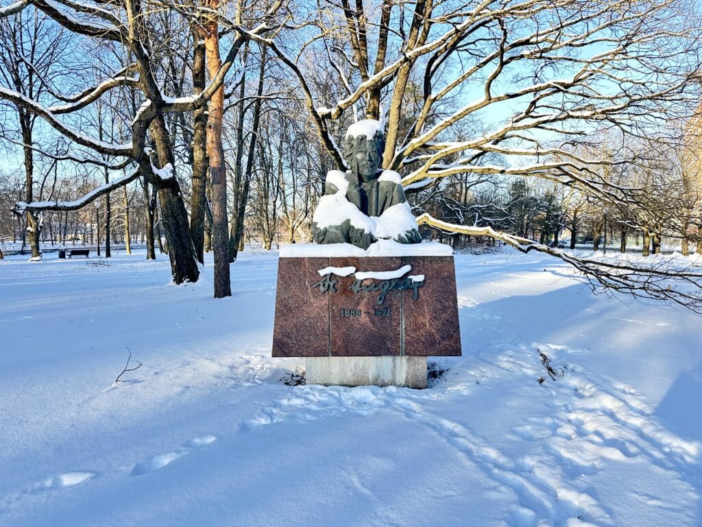 friedebert-tuglase-monument-006-visit-estonia-1