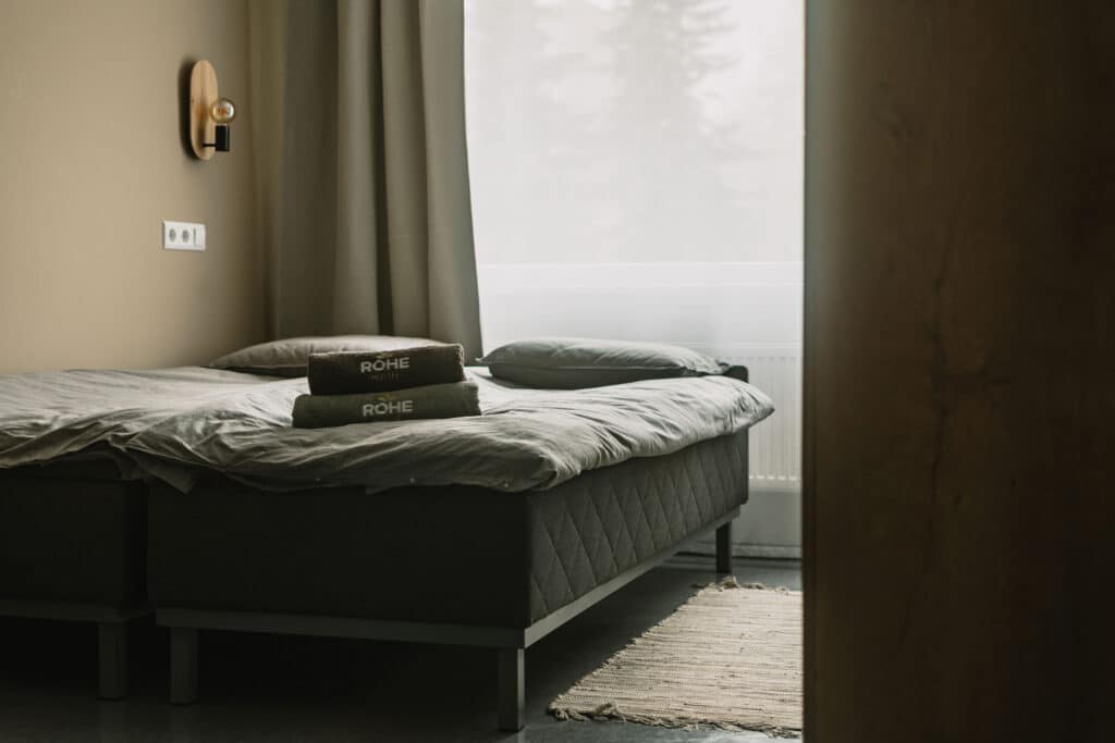 monusalt-roheline-oobimine-tartus-003-visit-estonia