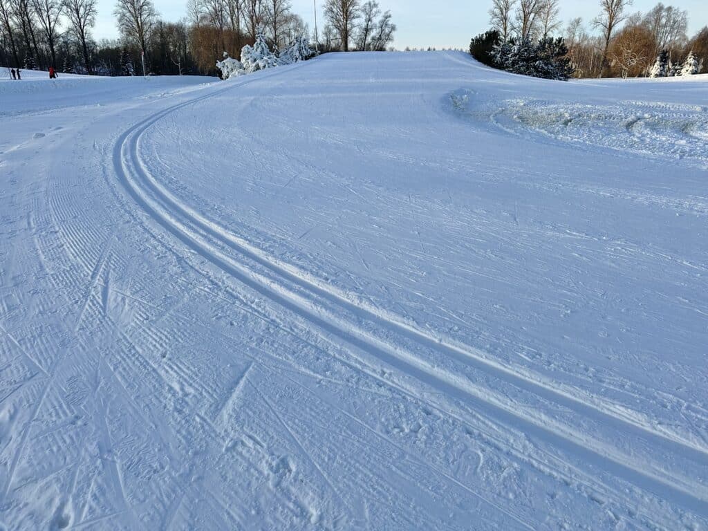 tahtvere-puhkepargi-talispordi-rajad-008-visit-estonia