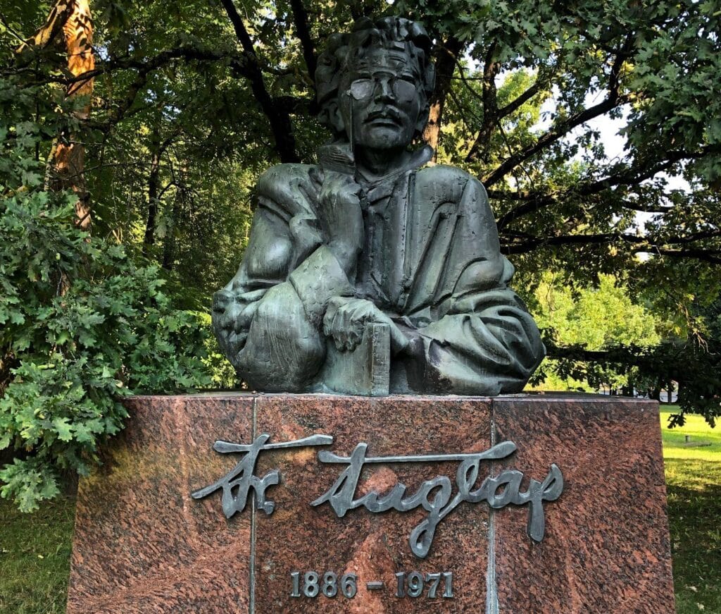 tuglas-kirjandus-tartu-monument-kuju-eesti-1