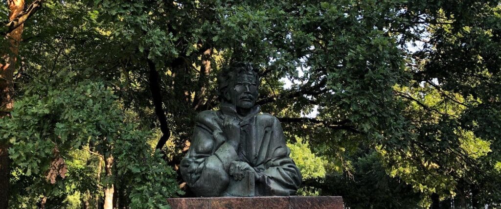 tuglas-kirjandus-tartu-monument-kuju-eesti-3