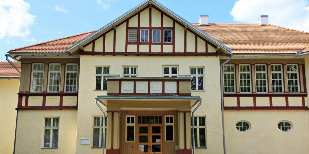 Guided-tour-with-Sigita-Matuleviciene-manors-visittartu-visitestonia