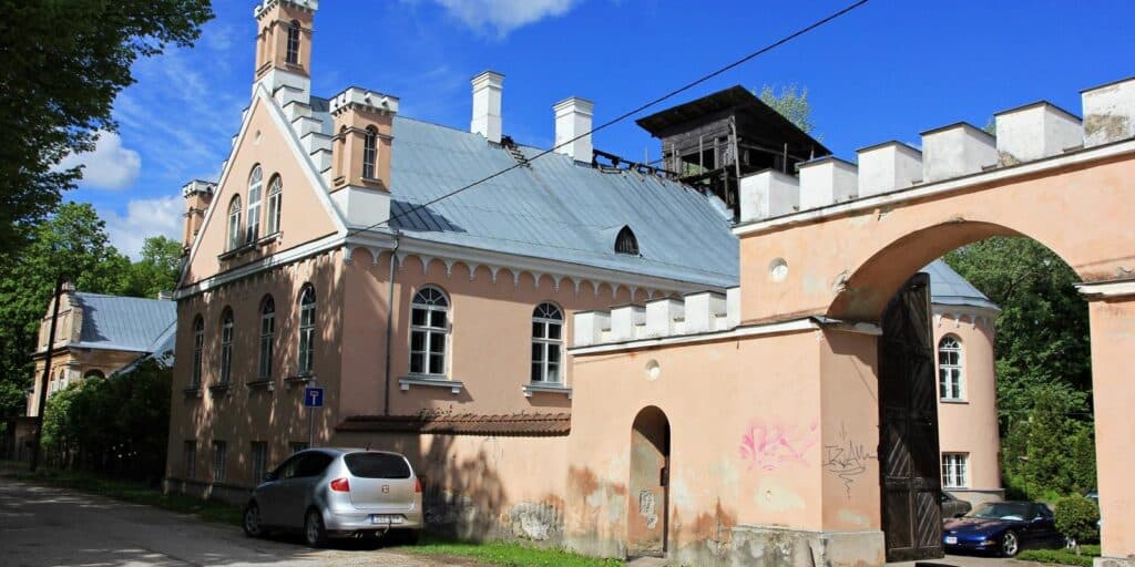 Guided-tour-with-Sigita-Matuleviciene-manors-visittartu-visitestonia-Karlova-manor