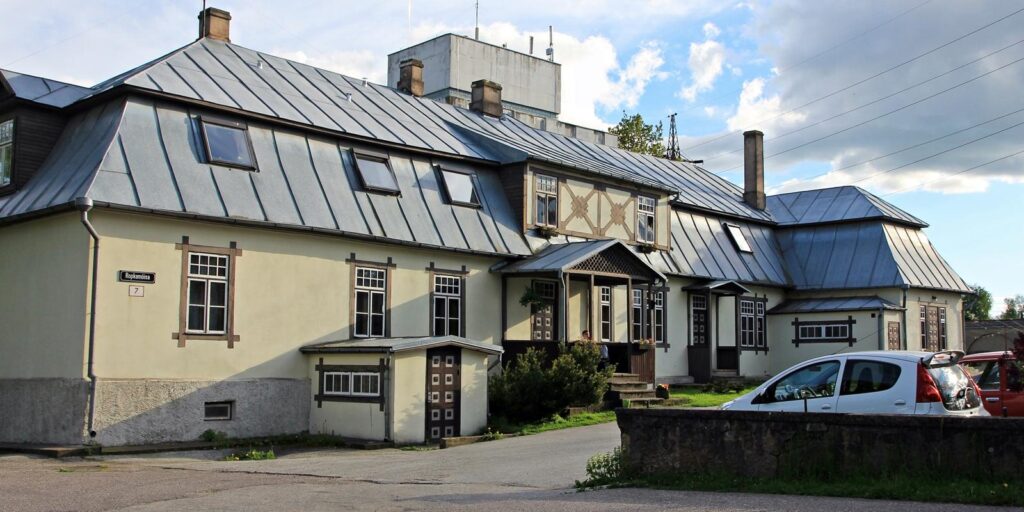 Guided-tour-with-Sigita-Matuleviciene-manors-visittartu-visitestonia-Ropkamoisa-manor-1