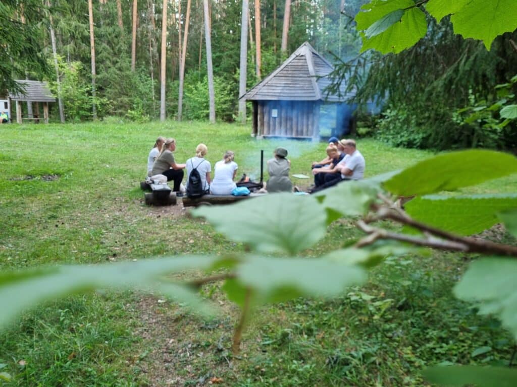 meelega-metsas-metsakumblusretked-louna-eestis-010-visit-estonia