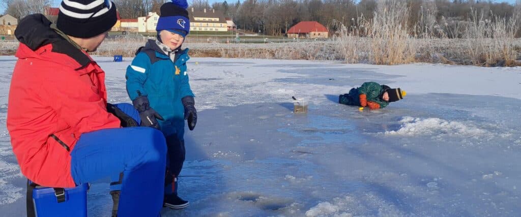Humala-kalabaas-ice-fishing-visit-estonia-11