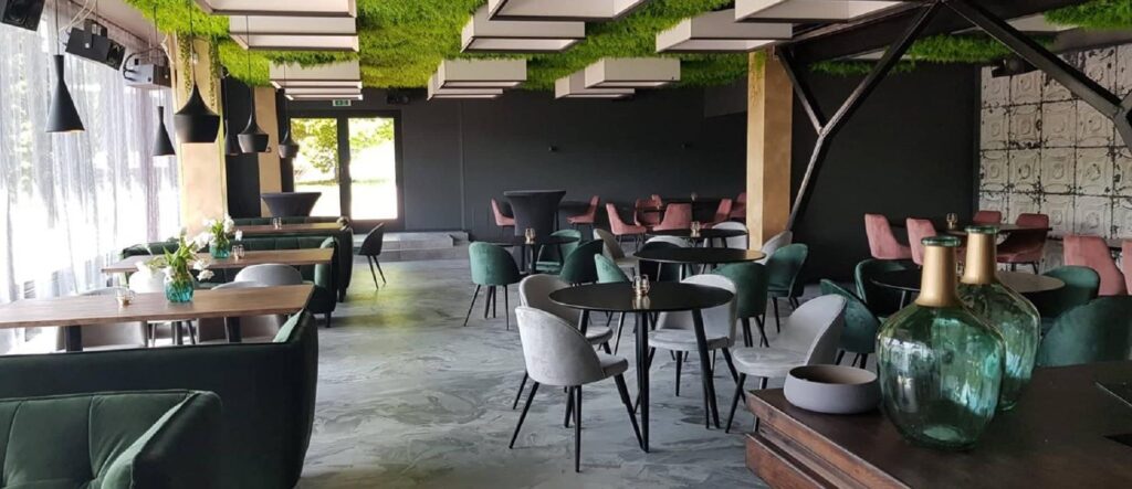 green-room-cafe-visiestonia-tartu-green-ceiling