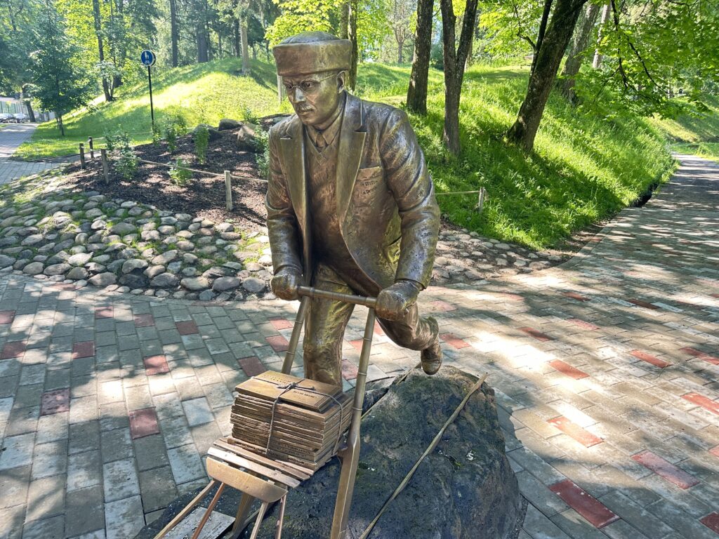 lauri-kettuneni-monument-002-visit-estonia