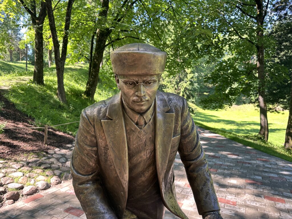 lauri-kettuneni-monument-003-visit-estonia