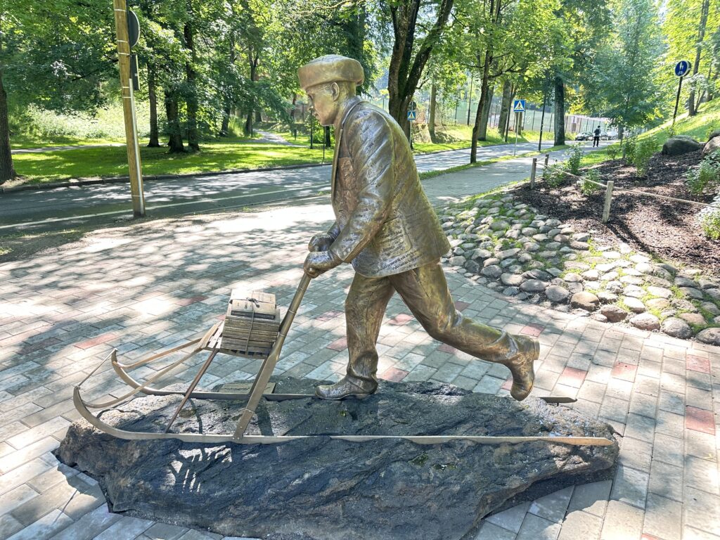lauri-kettuneni-monument-006-visit-estonia