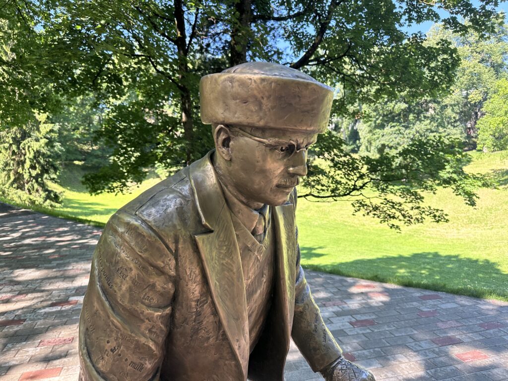 lauri-kettuneni-monument-007-visit-estonia